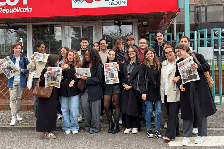 Les étudiants du parcours communication en visite à l’Est Républicain.